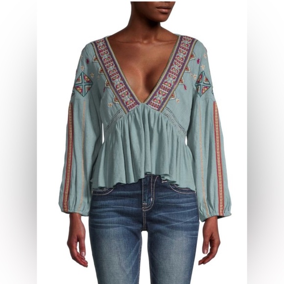 Free People NWT Medium Aria Embroidered Crochet Top in Lagoon Combo - Picture 3 of 10